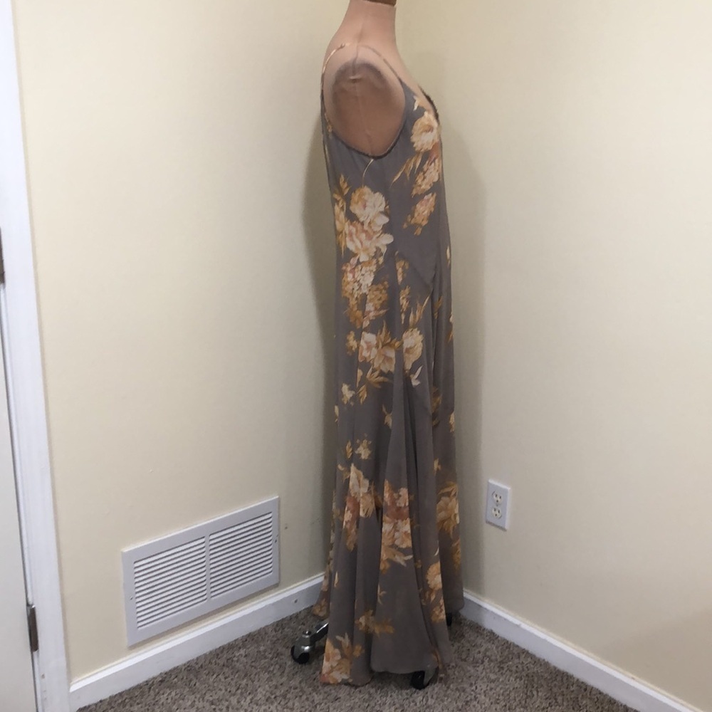 Lulu’s Feeling Freesia Grey Floral Print Maxi Dress Size Medium - Picture 3 of 9
